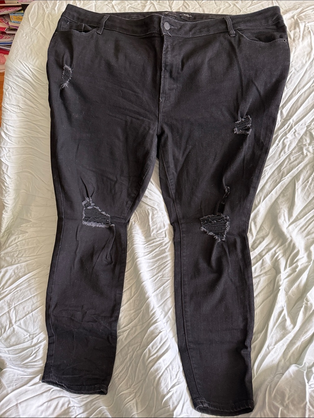 Old Navy Womenโs Mid-Rise Pop Icon Skinny Jeans with Distressed Details